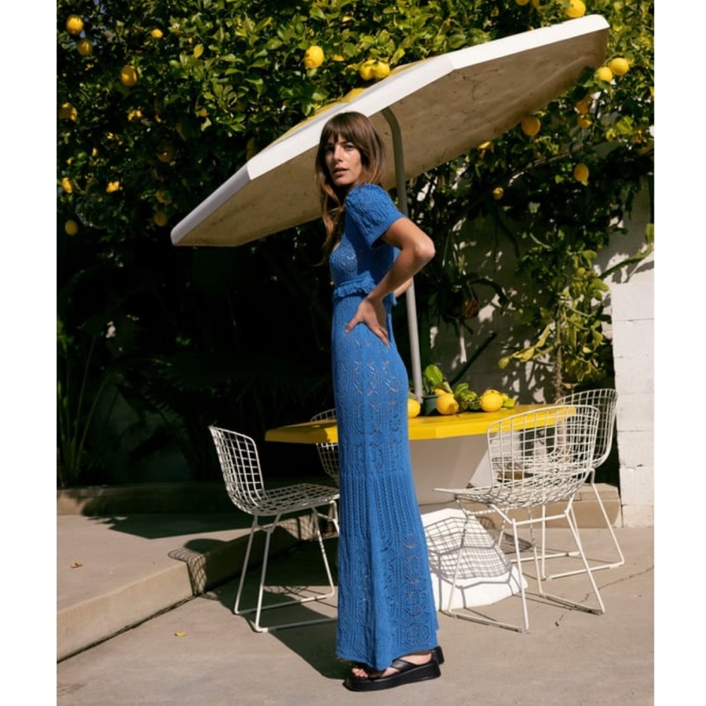 Zara - Limited Edition - beautiful blue crochet cap sleeve dress - Size medium